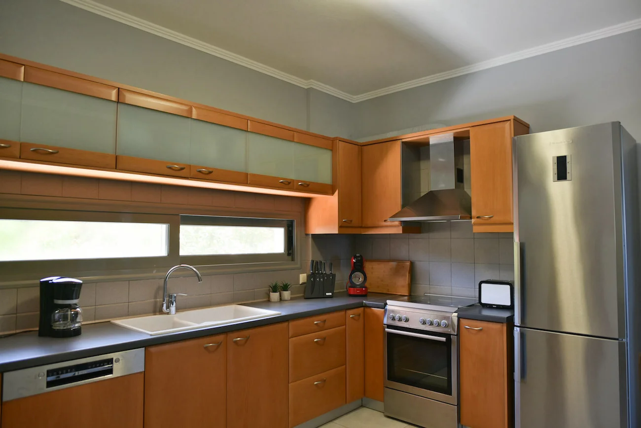 Fully equipped kitchen at Villa Skala Mare in Skala Kefalonia